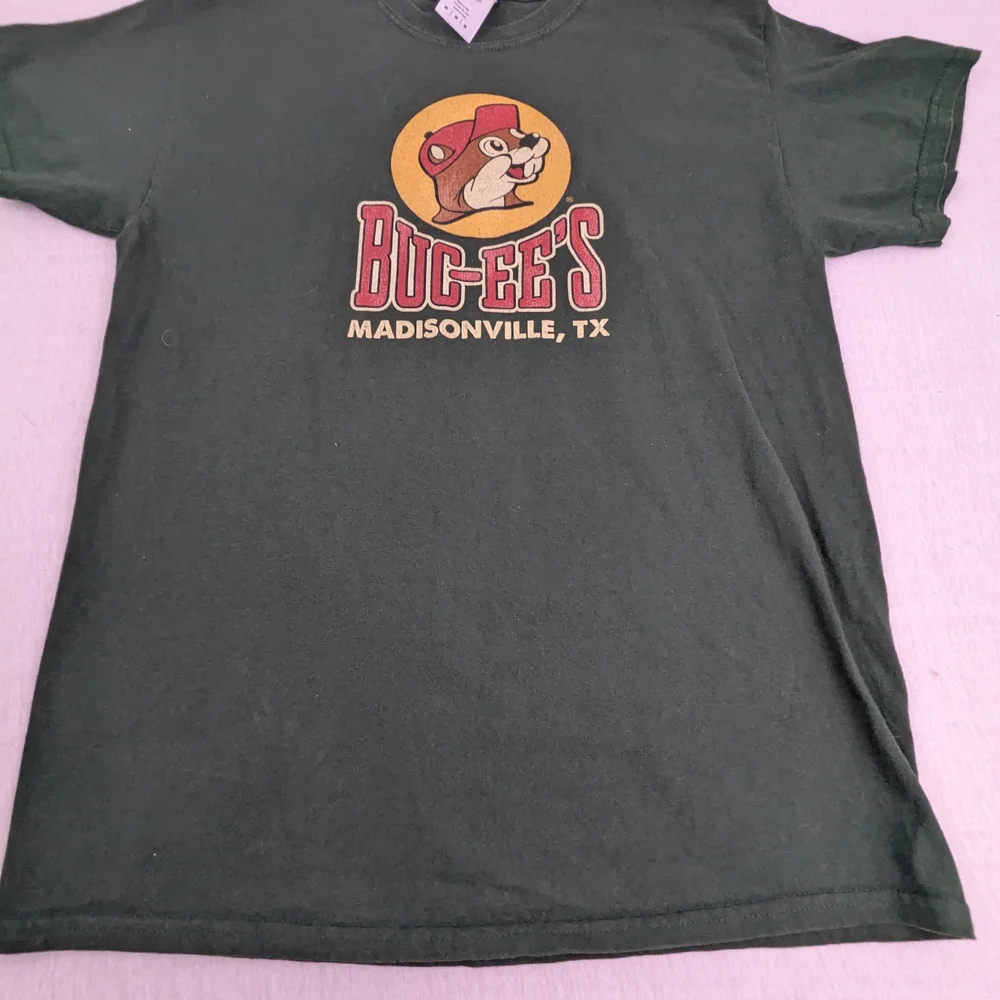 Buc-ee's Bucees Truck Stop Beaver Tee Shirt Madisonville, TX Medium - Picture 2 of 6